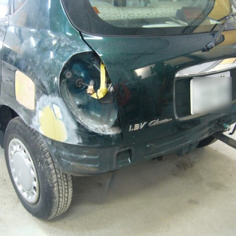 トヨタ・デュエットの鈑金修理事例（１）のサムネイル